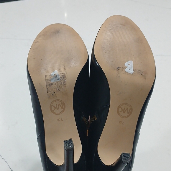 Michael Kors Black Leather Heels Sz7 Gentle Used - Picture 8 of 10